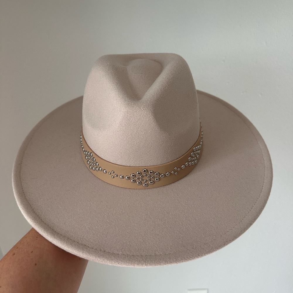 NWT- 90% polyester wide brim hat